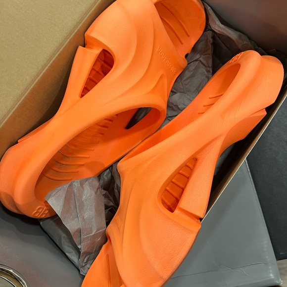 Balenciaga Pool Slides - Picture 2 of 2